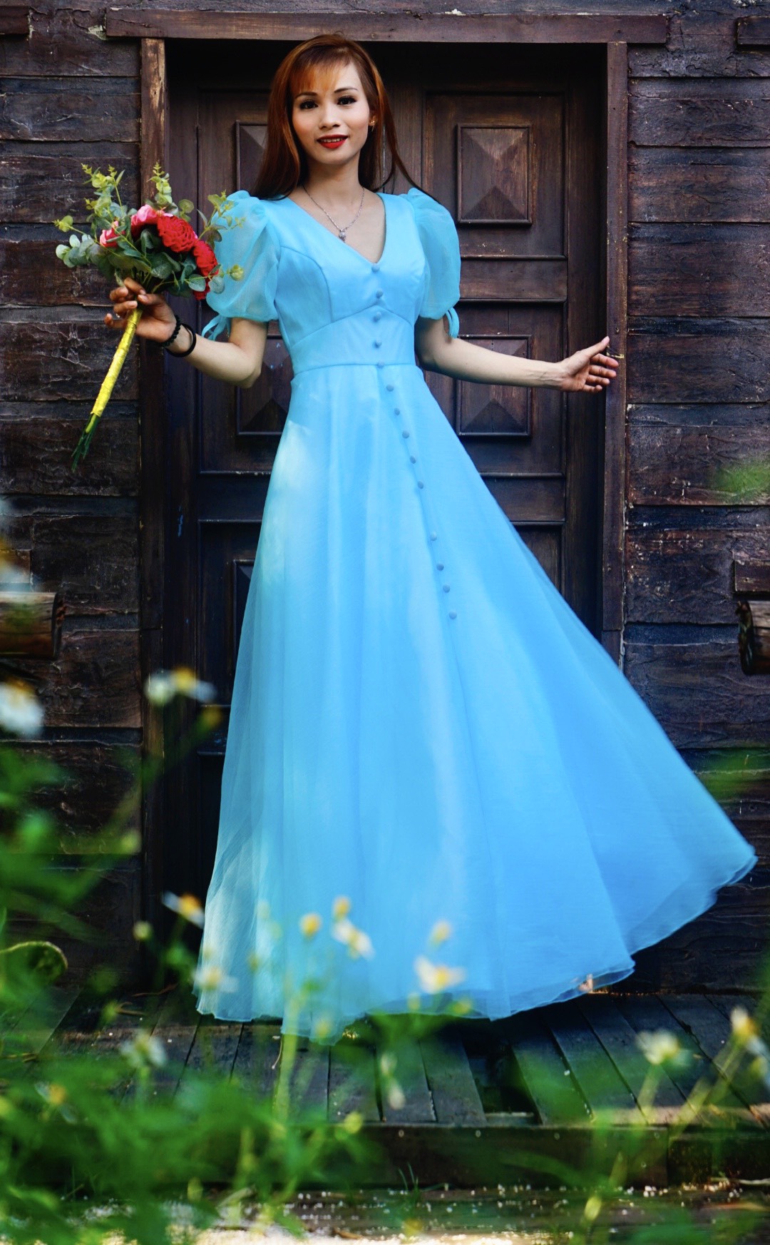 Lựa chọn đầm dạ hội màu xanh tôn nét SANG TRỌNG  THANH LỊCH cho nàng