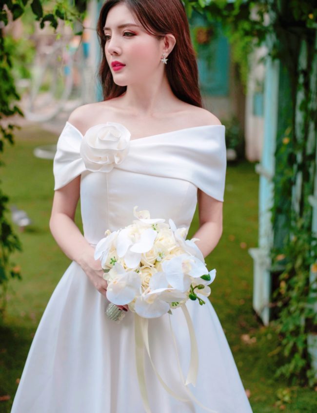 Những mẫu váy cưới đẹp dành cho những nàng dâu mùa hè | Blũ Luxury