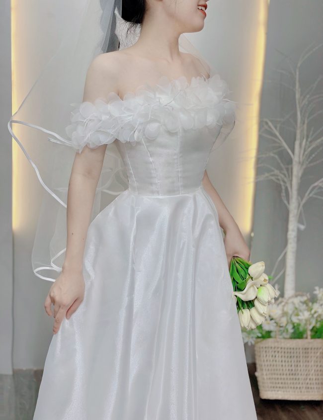 Váy cưới trong suốt đính hoa 3D tuyệt đẹp - Ngôi sao | Beautiful wedding  dresses, 2015 wedding dresses, Bridal dresses