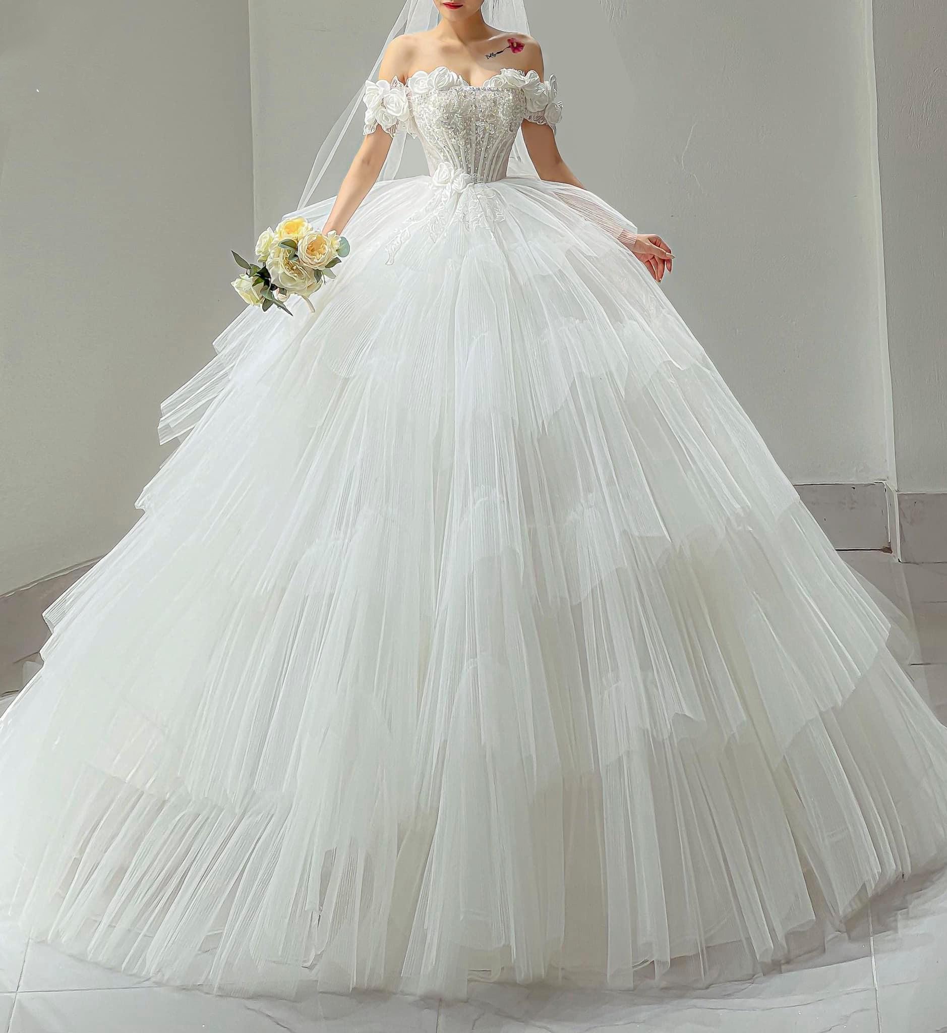 Váy cưới công chúa với chất liệu voan nhẹ nhàng, đơn giản #1105