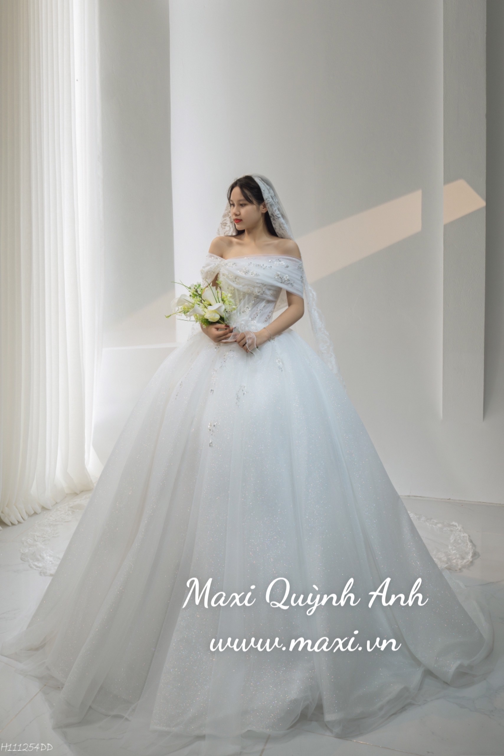 Lộ ảnh Khánh Linh diện váy cưới xinh đẹp bên Tiến Dũng bảnh bao: Đúng 