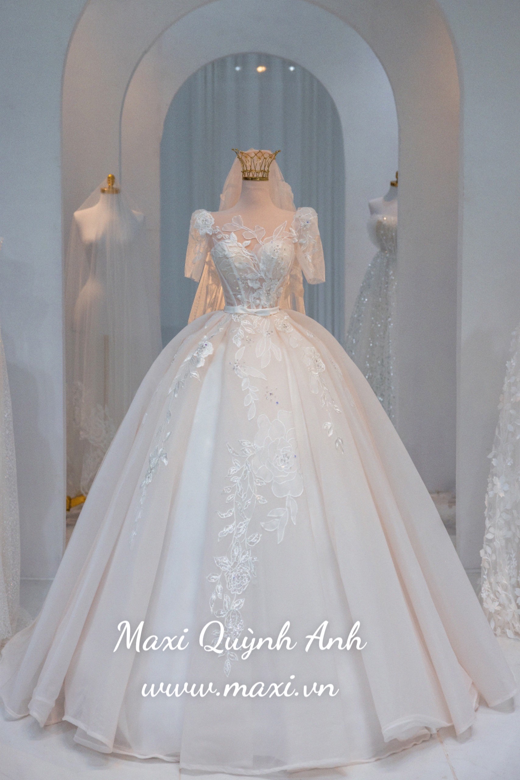 Váy cưới công chúa với chất liệu voan nhẹ nhàng, đơn giản #1105