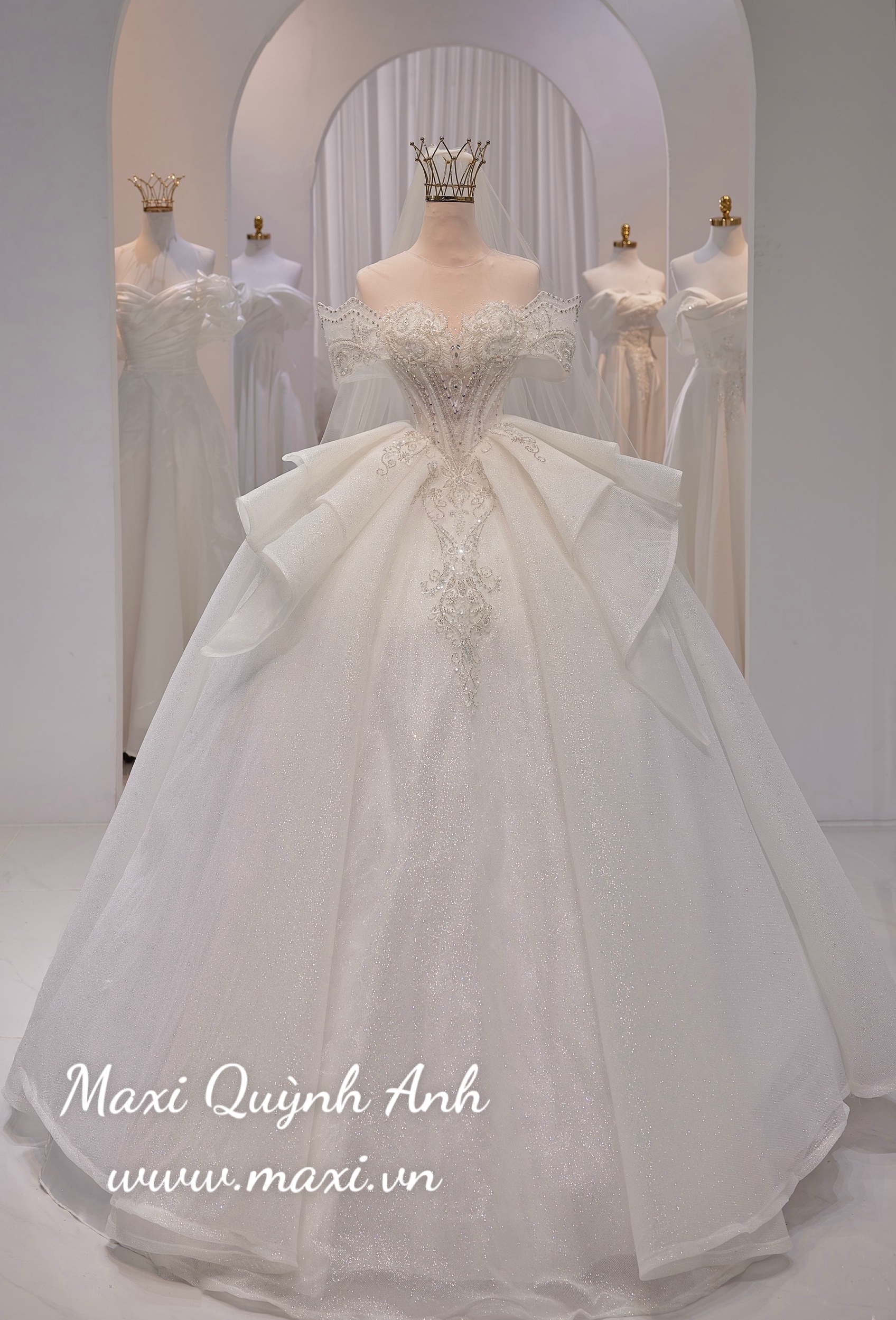 Váy Cưới Trễ Vai Đẹp Rạng Rỡ | Cô dâu, Đám cưới, Váy cưới màu trắng