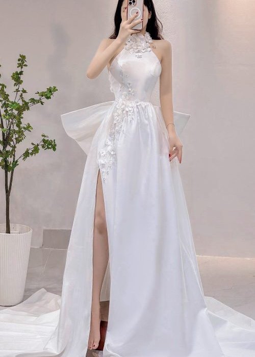 Đầm cưới cổ yếm thiết kế đính hoa