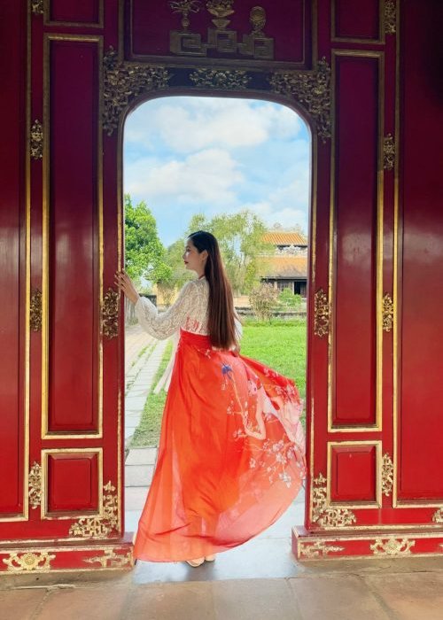 Set Yếm Họa Tiết Kèm Áo Khoác Ren