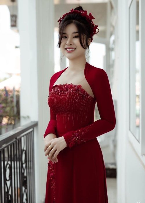 Áo Dài Dạ Hội Đỏ Đính Hoa Cách Điệu (Cover)