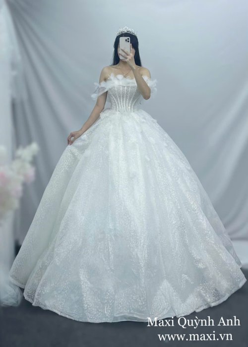 Váy Cưới Ngọc Trai Phối Trễ Vai Hoa Sang Trọng