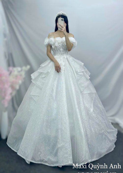 Váy Cưới Kim Sa Phối Trễ Vai Hoa Hồng Sang Trọng