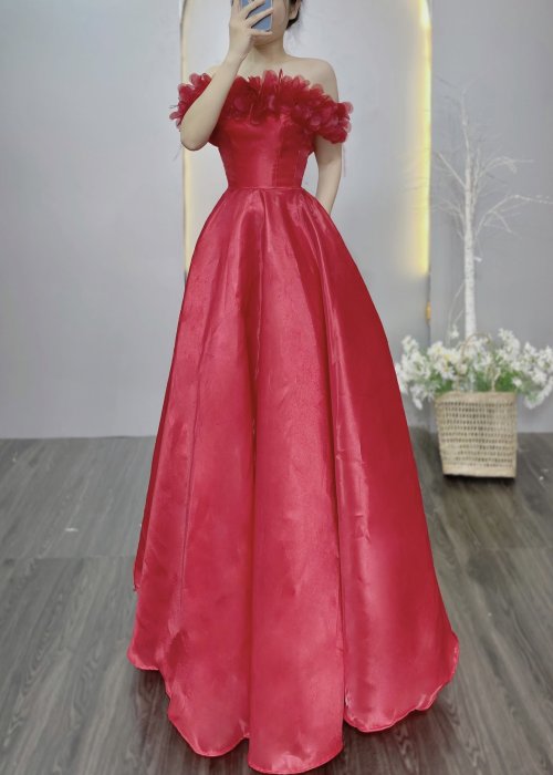 Đầm Cưới Đỏ Thiết Kế Trễ Vai Đính Hoa