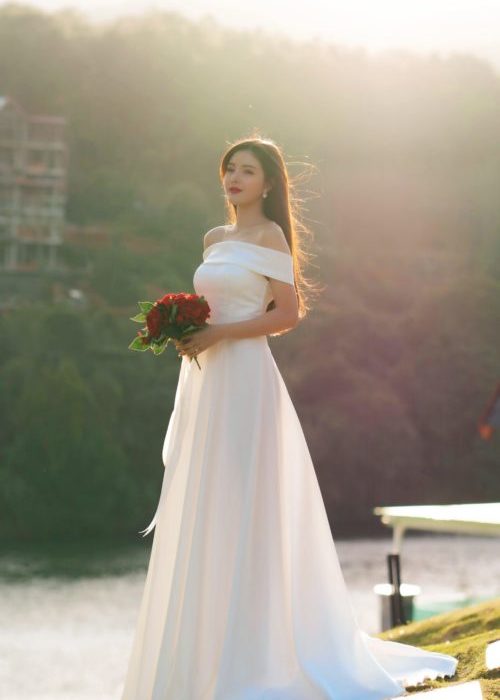 Đầm Dạ Hội Trắng Trễ Vai Đuôi Dài