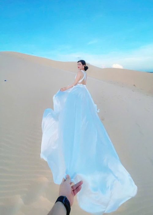 Đầm Maxi Lụa Trắng Tà Dài