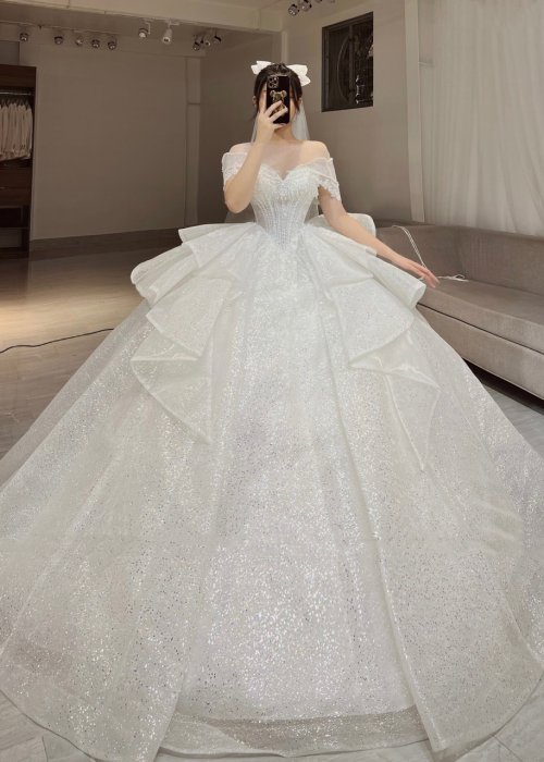 Đầm Cưới Trễ Vai Đính Hạt Kim Sa Sang Trọng