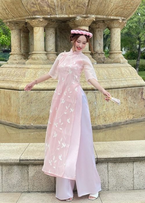 Áo Dài Cách Tân Hồng Phấn Nhẹ Nhàng