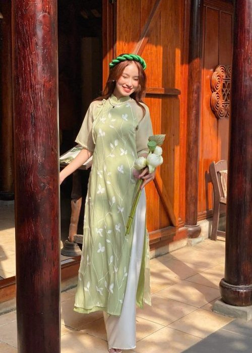 Áo Dài Cách Tân, Đội hình bê tráp Nữ Thêu Xanh Lá