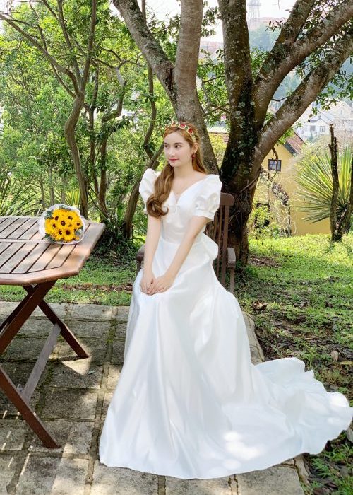 Đầm Dạ Hội Trắng Tay Phồng Đuôi Dài