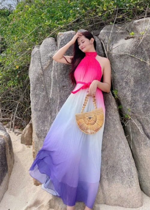 Đầm Maxi Cổ Yếm Loang Màu Nhẹ Nhàng