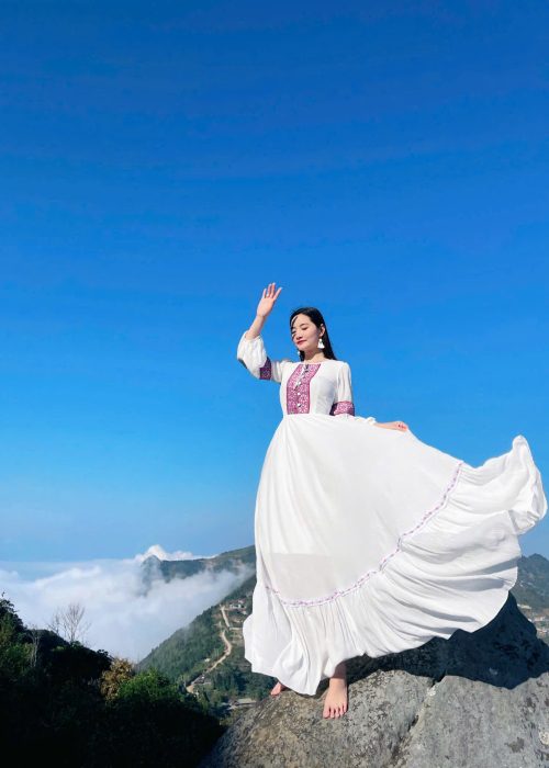 Đầm Maxi Thổ Cẩm Trắng Phong Cách Nhẹ Nhàng