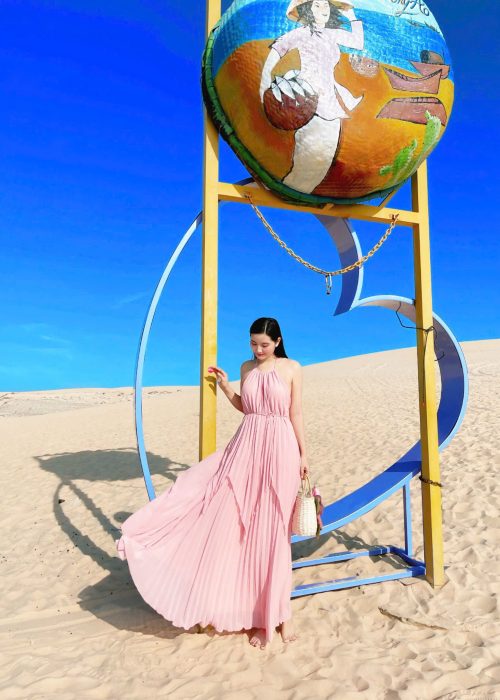 Đầm Maxi Cổ Yếm Xếp Ly Hồng