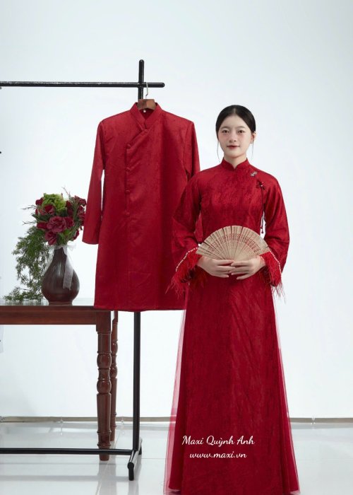 Cặp áo dài cưới gấm đỏ cách tân hiện đại