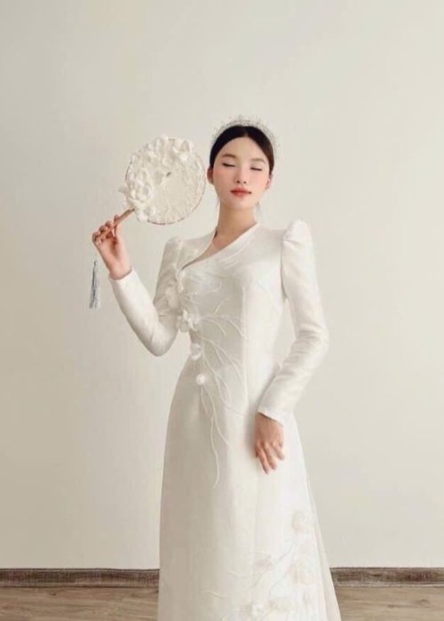 Áo dài cưới cô dâu đính hoa nổi