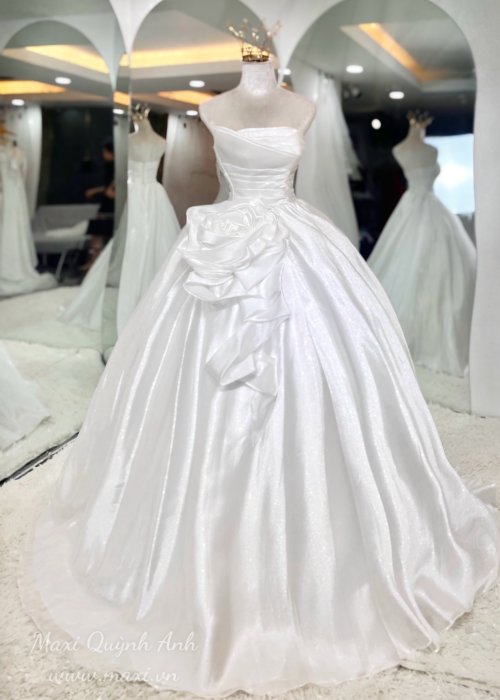 Váy Cưới form Cúp Ngực Đính Hoa Tùng Cao Cấp