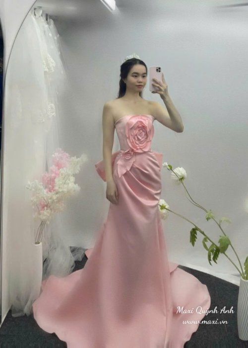 Váy Cưới Body Cup Ngực Hồng Kèm Nơ