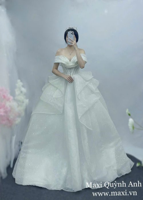 Váy Cưới Trễ Vai Kim Sa Phối Bèo