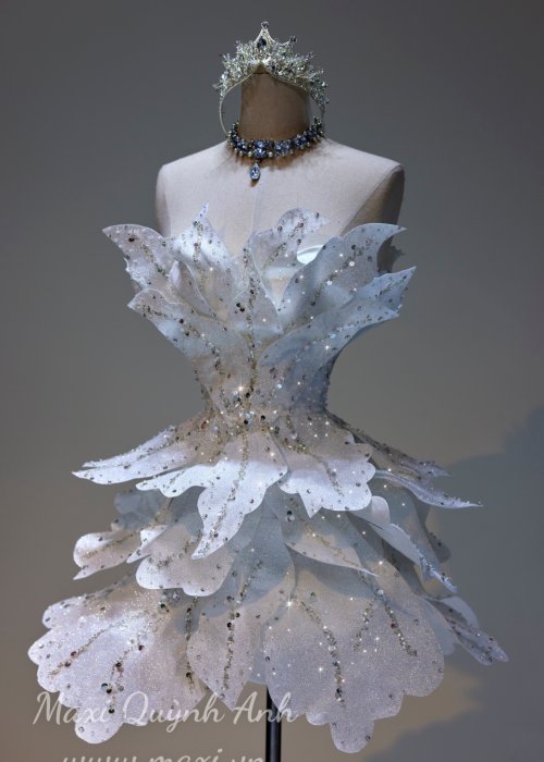 Váy Cưới Cánh Tiên Họa Đính Đá Lấp Lánh