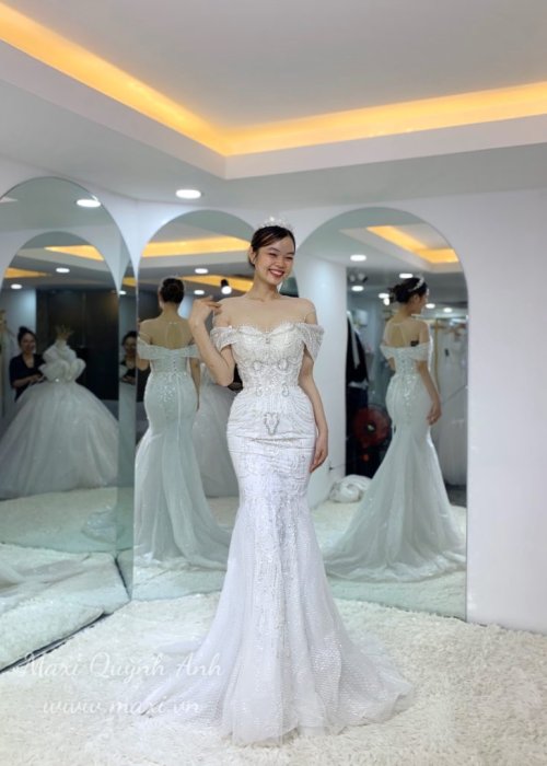 Váy Cưới Body Đuôi Cá Thiết Kế Đính Đá Sang Trọng