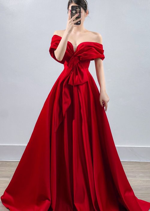 Váy Cưới Đỏ Thiết Kế Trễ Vai