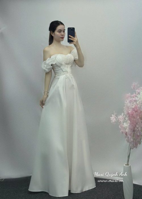 Váy Cưới Trẽ Vai Bèo Đính Ngọc Trai Sang Trọng