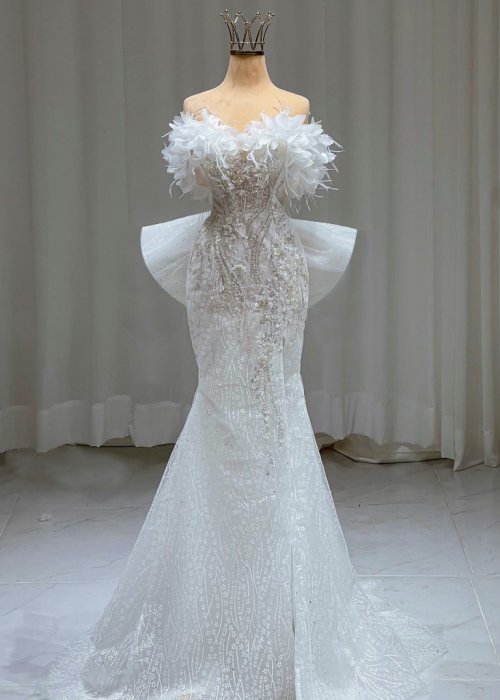 Váy Cưới Body Kim Sa Trễ Vai Lông Vũ Cao Cấp Sang Trọng