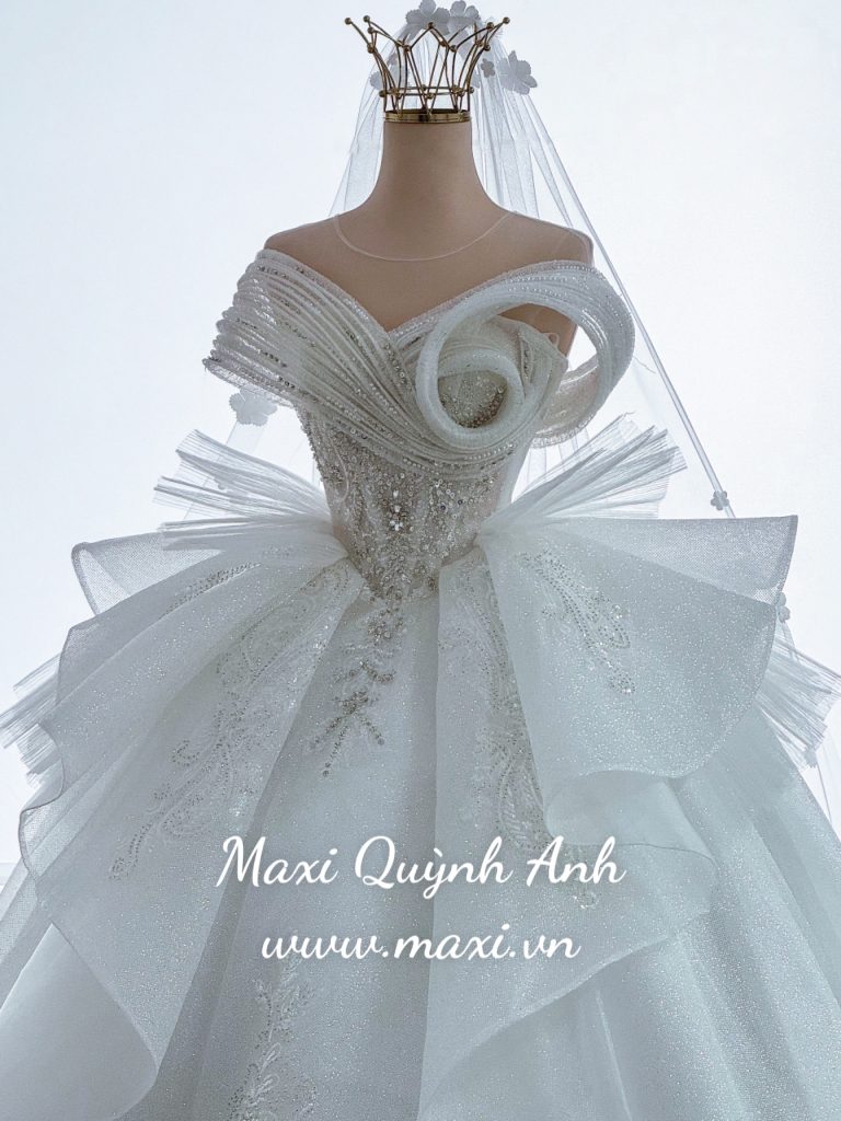 z4913723381865_926a3bbc5be9232fd6e06ad4841045f3-768x1024