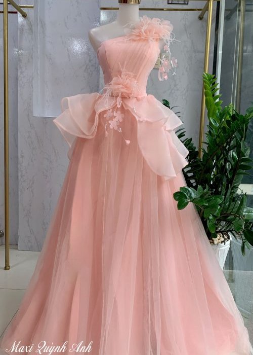 Váy Cưới Hồng Lệch Vai Hoa Cao Cấp