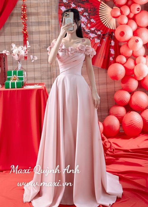 Váy Cưới Hồng Trễ Vai Hoa Bèo