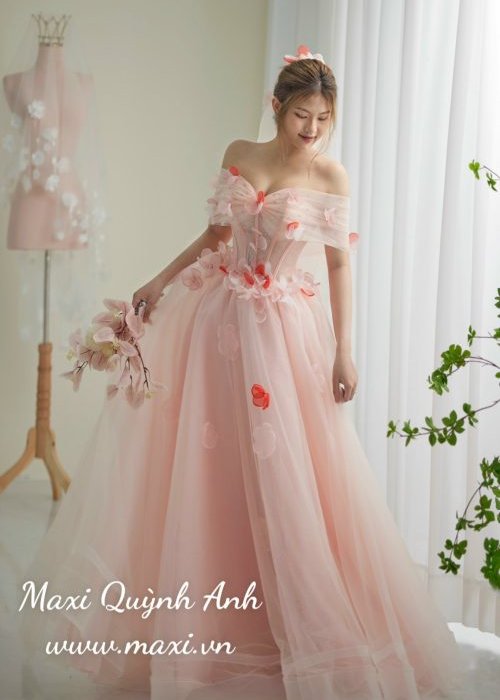 Váy Cưới Trễ Vai Hoa Hồng Voan Nhẹ Nhàng