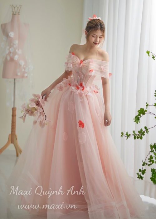 Váy Cưới Trễ Vai Hoa Đỏ Lãng Yên