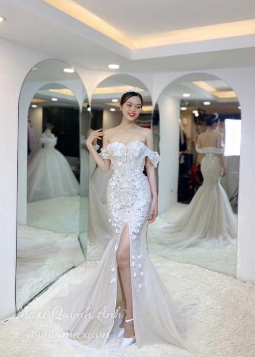 Váy Cưới Body Trễ Vai Ren Hoa Nhí Cao Cấp