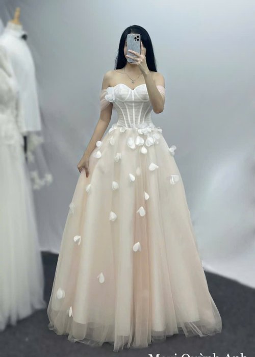 Váy Cưới Trễ Vai Voan Hoa Nhẹ Nhàng