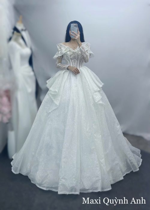 Váy Cưới Trễ Vai Kim Sa Đính Đá