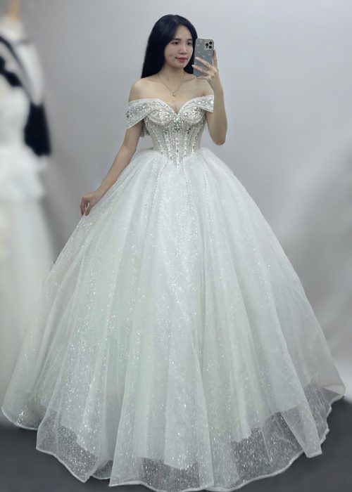 Váy Cưới Trễ Vai Kim Sa Đính Đá