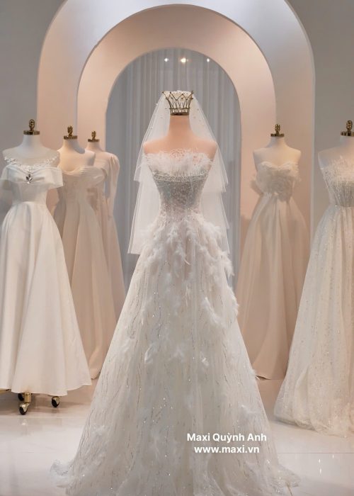 Váy Cưới Ngọc Trai Phối Lông Vũ Cao Cấp