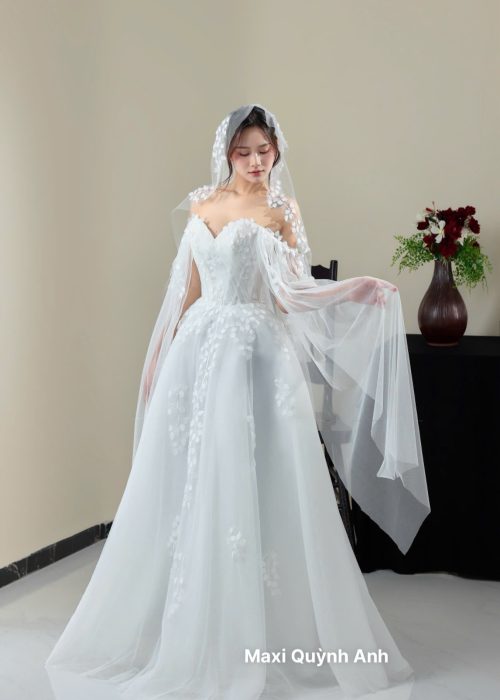 Váy Cưới Trắng Cúp Ngực Đính Ren Hoa