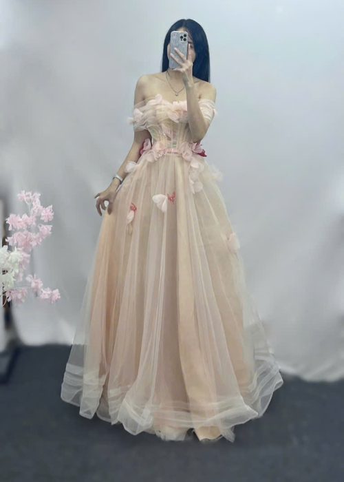 Váy Cưới Hồng Phối Hoa Nổi