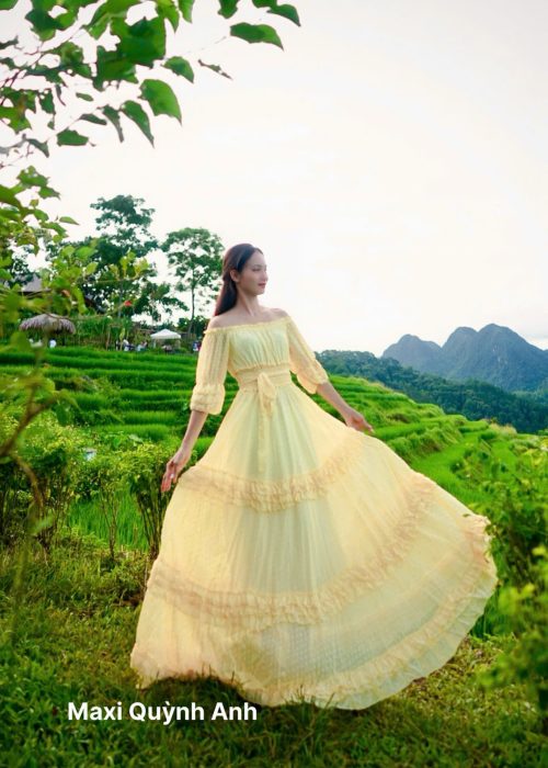 Đầm Maxi Trễ Vai Vàng Chấm Bi