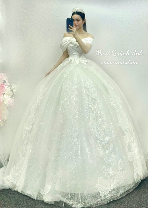 Mẫu Váy Cưới Công Chúa Đính Hoa 3D Sang Trọng, Thiết Kế Cúp Ngực Trễ Vai Hiện Đại