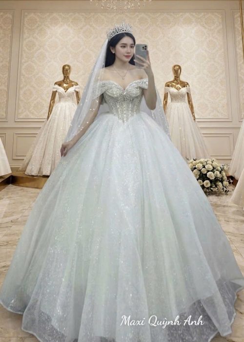 Váy Cưới Trễ Vai Kim Sa Đính Đá